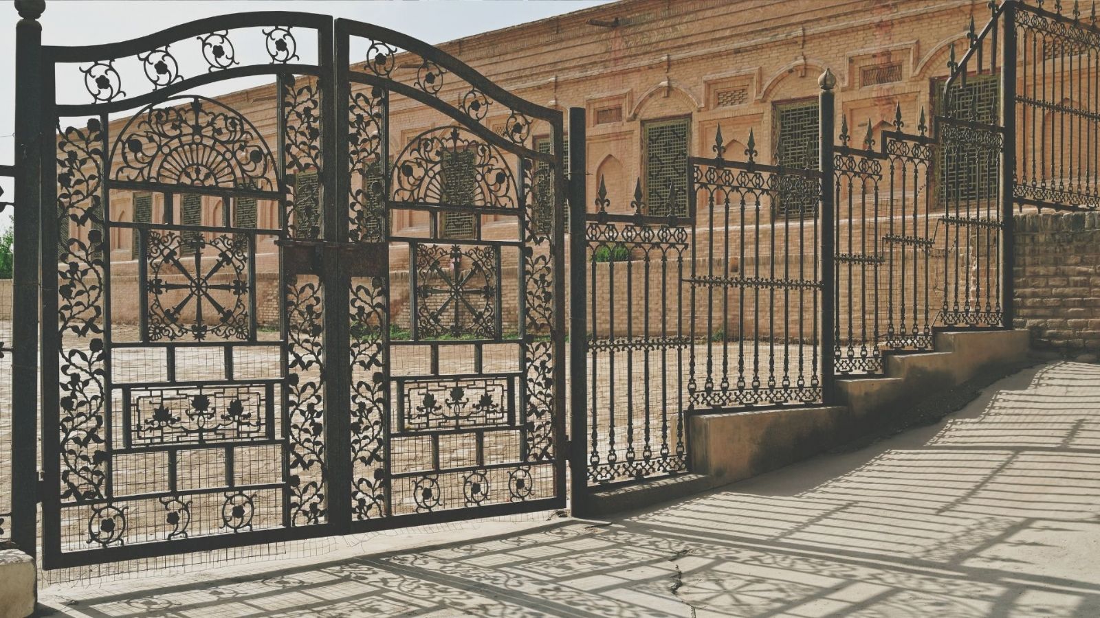 Bağlarbaşı Mahallesi Demir Doğrama Kapı